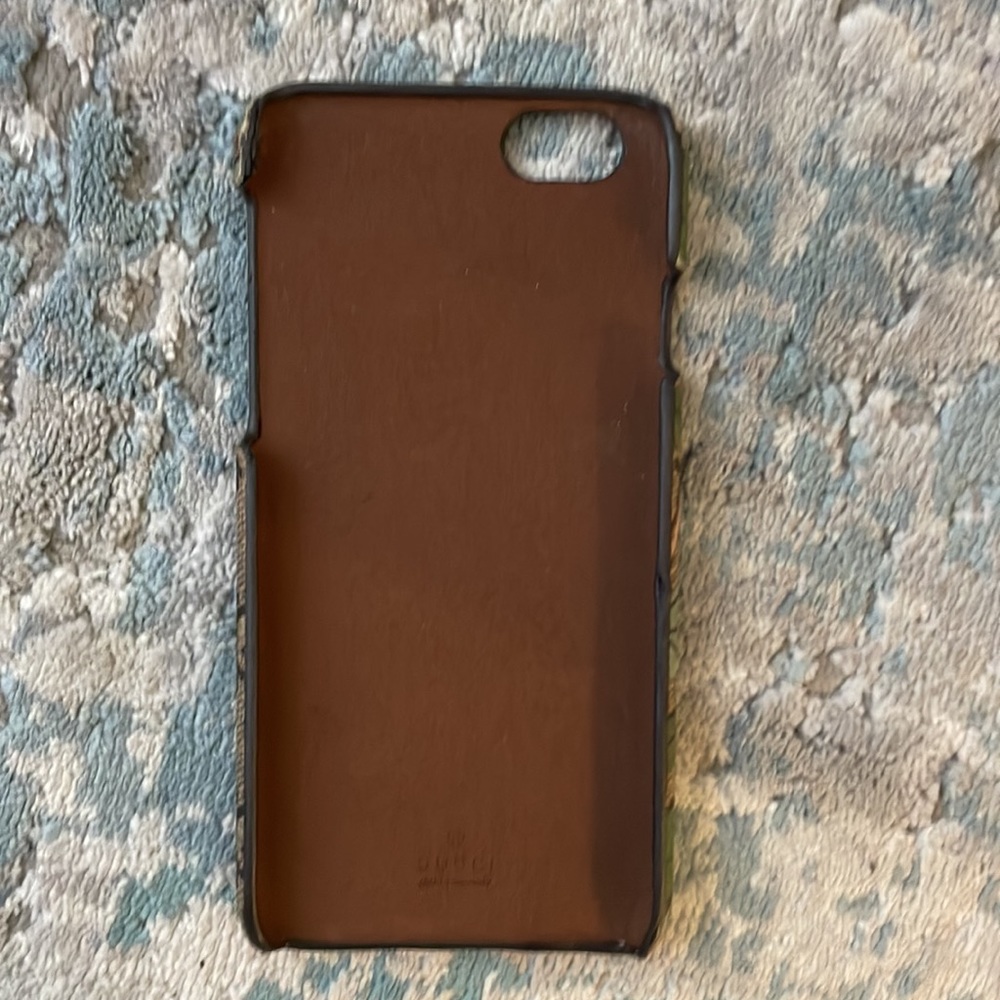 Preowned Authentic good condition Gucci iPhone 6 case - Picture 2 of 4